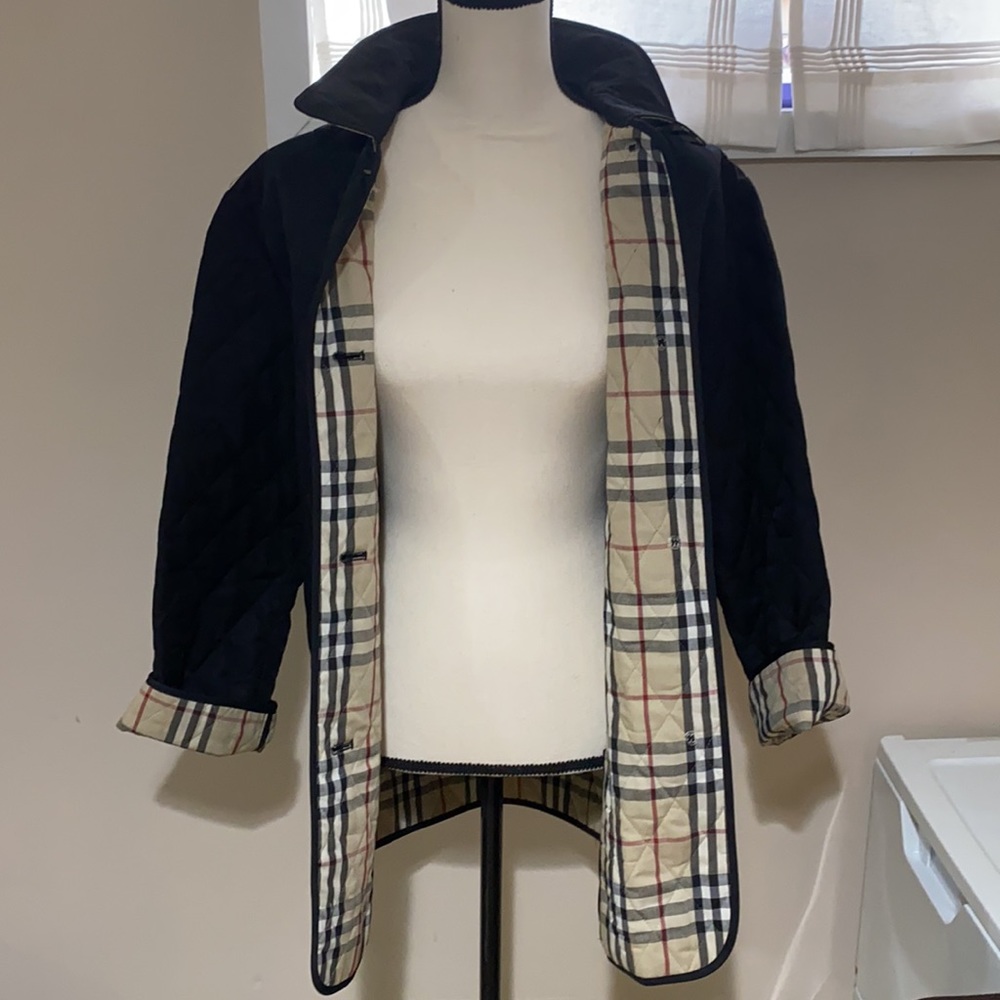 Perfect fall coat!!! Authentic Burberry coat VGUC size S